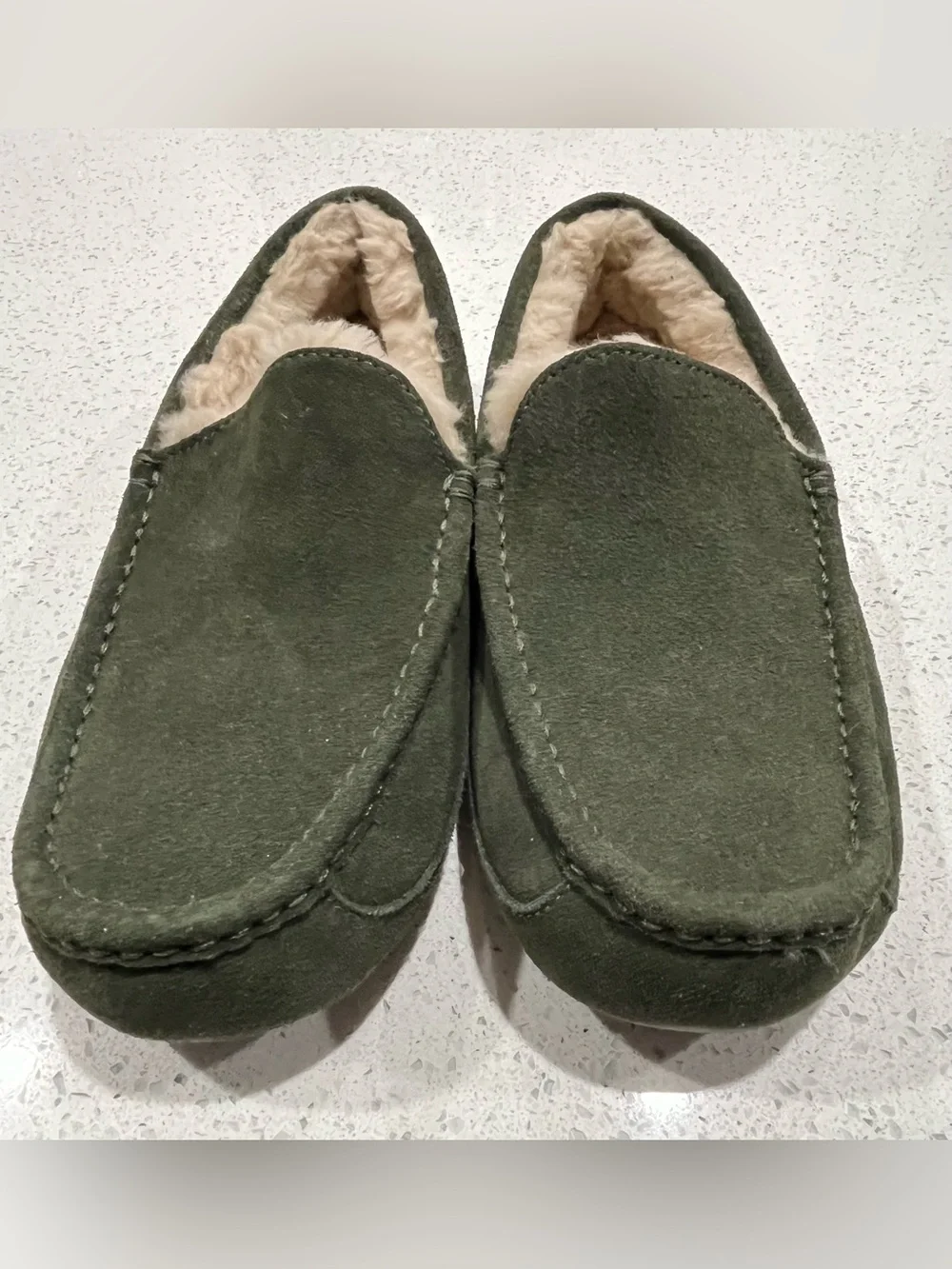 UGG Ascot Men's Suede Slippers Plush Forest Night Green, Size 9 US